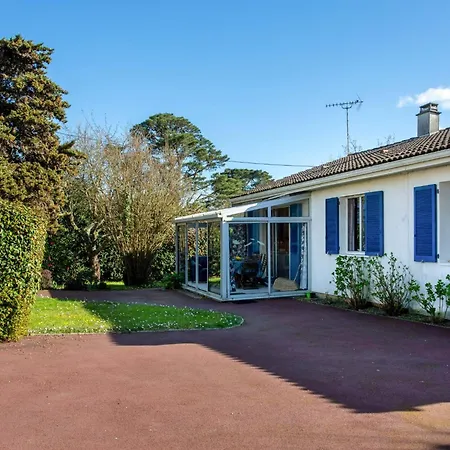 La Bruyere By Interhome