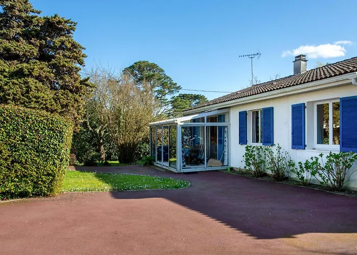 La Bruyere By Interhome